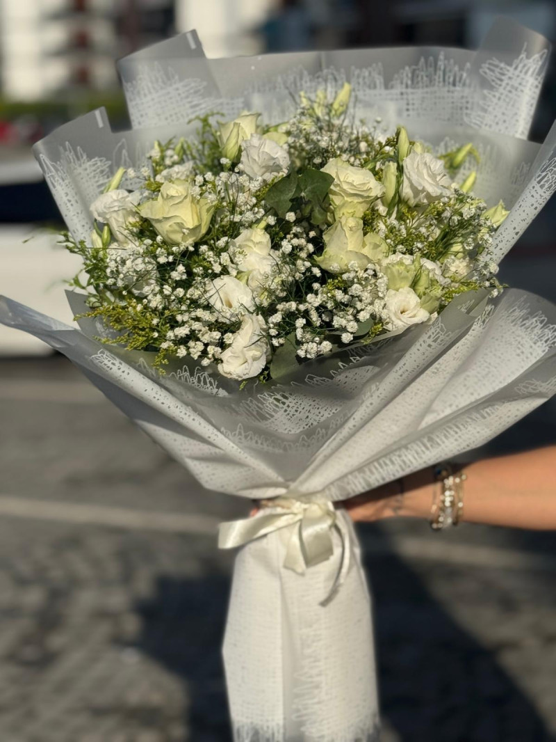 XL BEYAZ GÜL & LİSYANTUS BUKETİ 