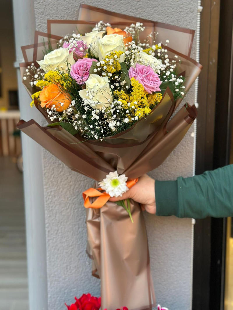  M 10 ADET KARIŞIK RENK GÜL BUKETİ