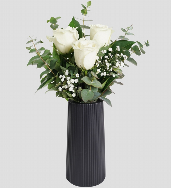 Siyah Desenli Vazoda 3 Beyaz Gül