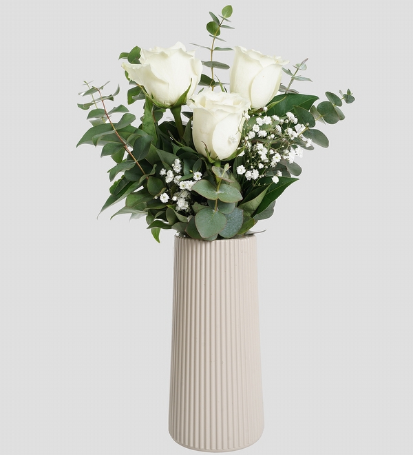 Bej Desenli Vazoda 3 Beyaz Gül